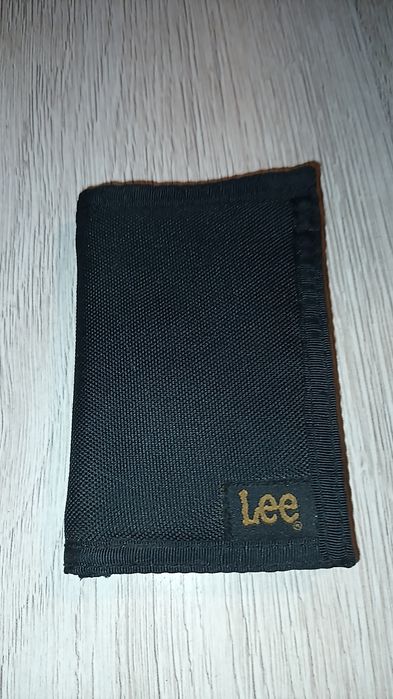Czarny portfel LEE