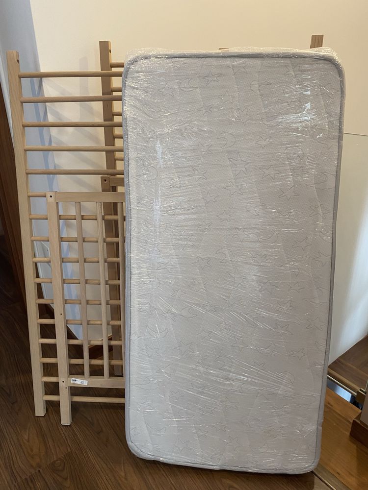 Berço ikea e colchão de molas. Tudo como novo.