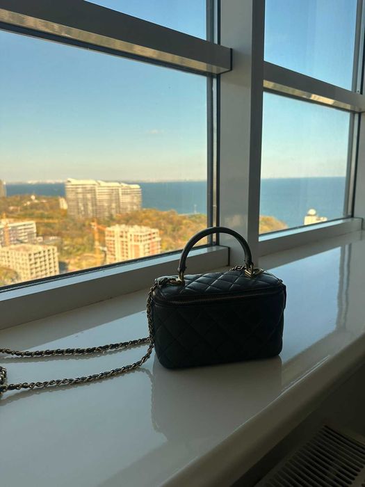 Стильная сумка на цепочке в стиле CHANEL