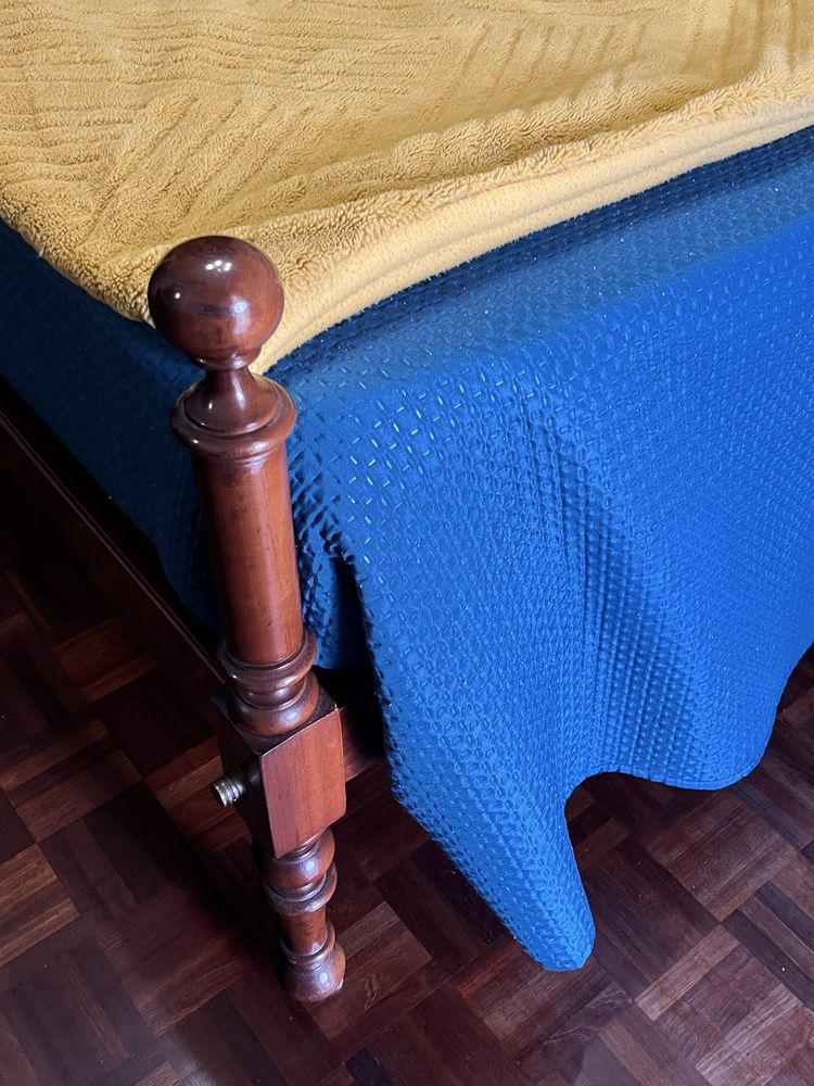 Cama de casal e colchao