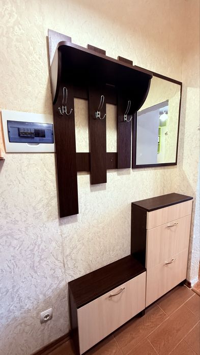 Прихожа в коридор з дзеркалом