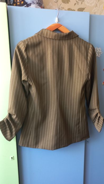 Жіночий брючний костюм