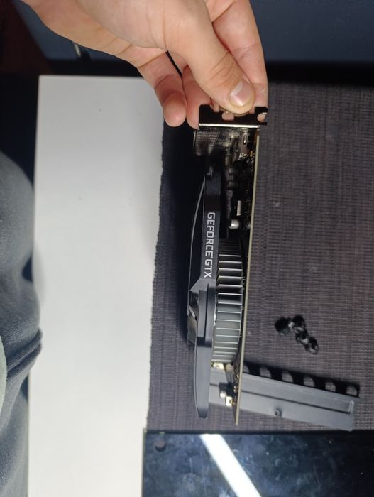 Продаю GTX 1050 ti ASUS