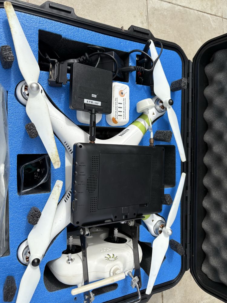 Drone Phantom com caixa