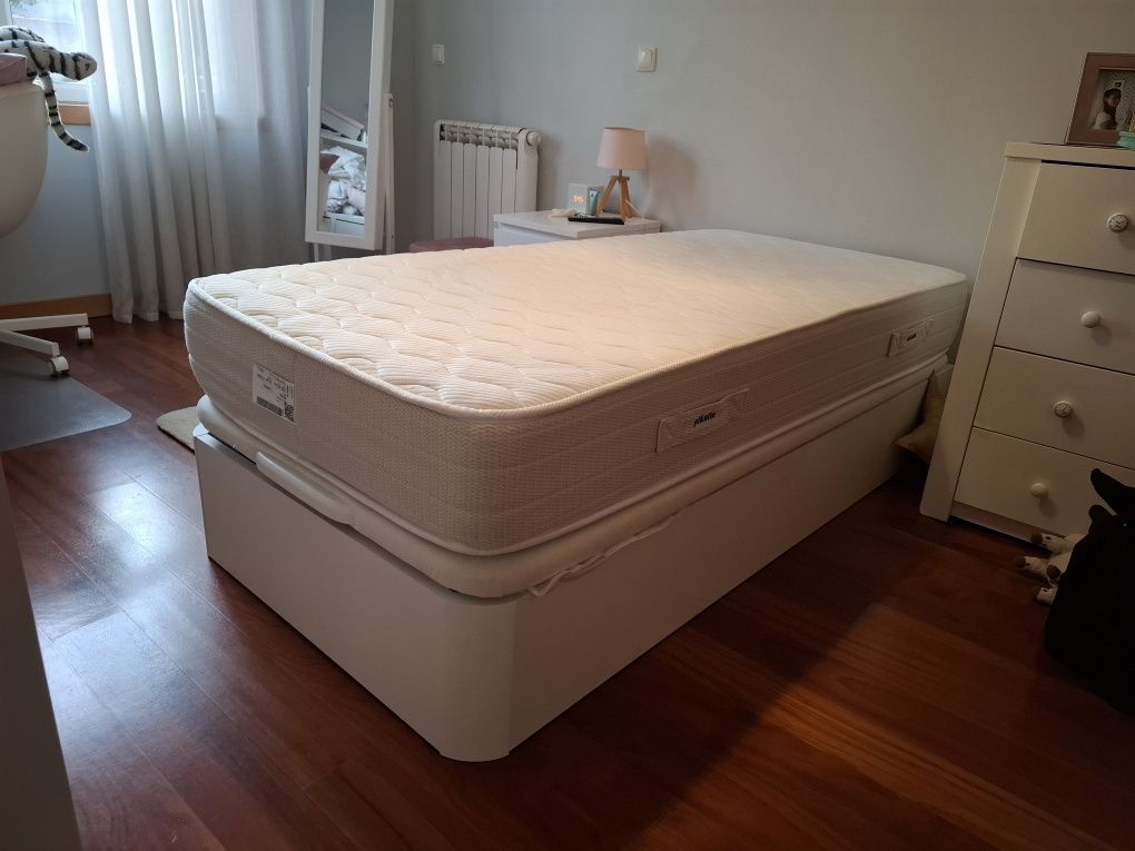 Cama solteiro c/ colchão