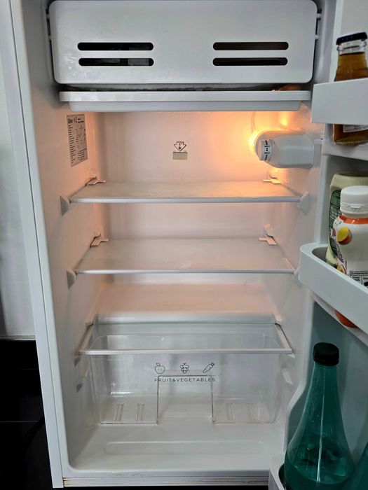 Frigorifico pequeno com pouco uso