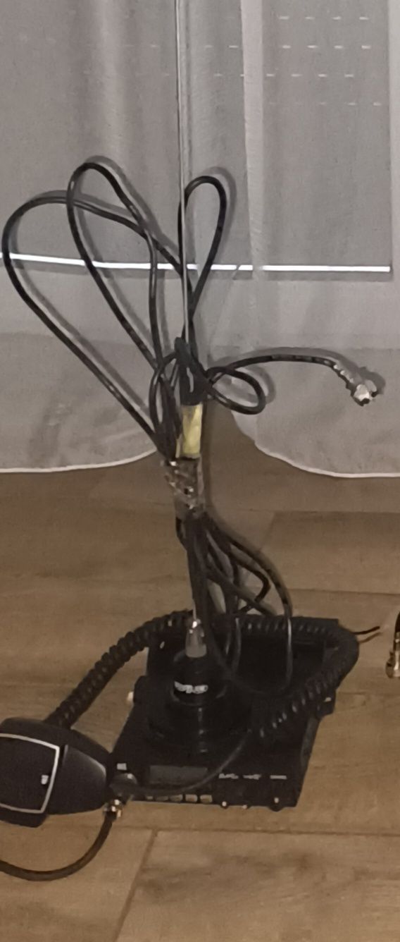 CB radio z anteną