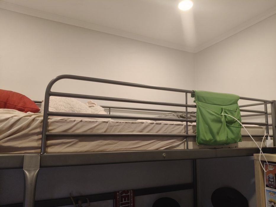 Cama alta IKEA sem colchão
