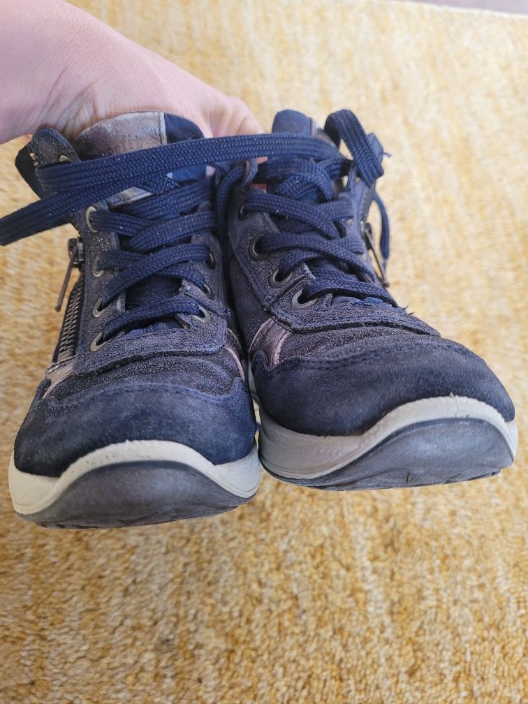 Buty superfit jesienne wiosenne gore-tex granatowe r 28 szczupłe