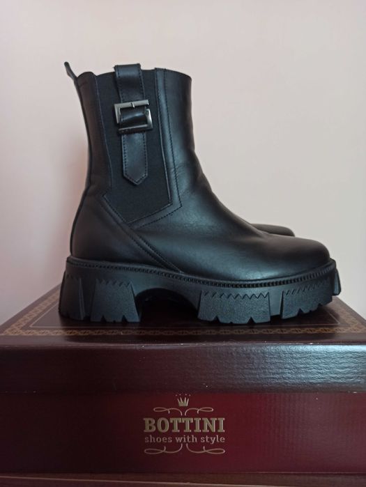 Продаю осіннє\ весняне взуття, черевики 38 розмір