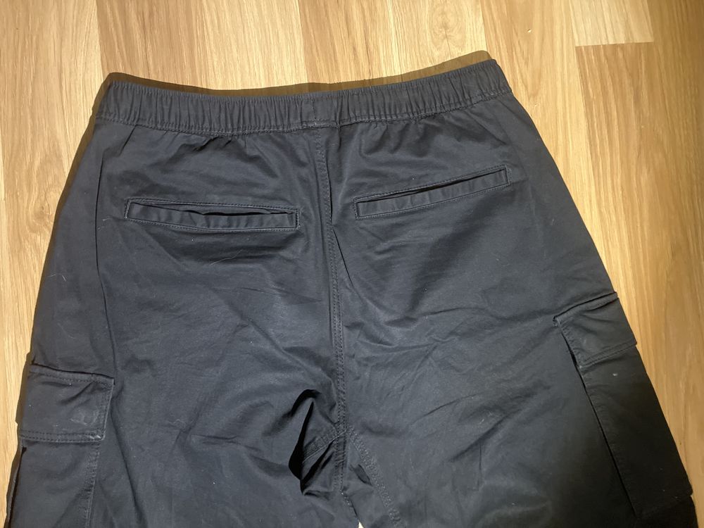 Czarne Spodnie Cargo Relaxed Fit