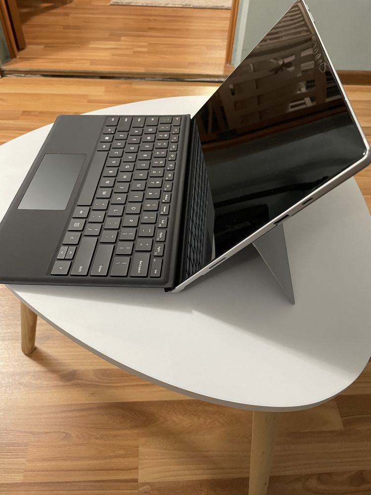 Microsoft Surface Pro 7  Intel Core i3-1005G1 , 4/128.