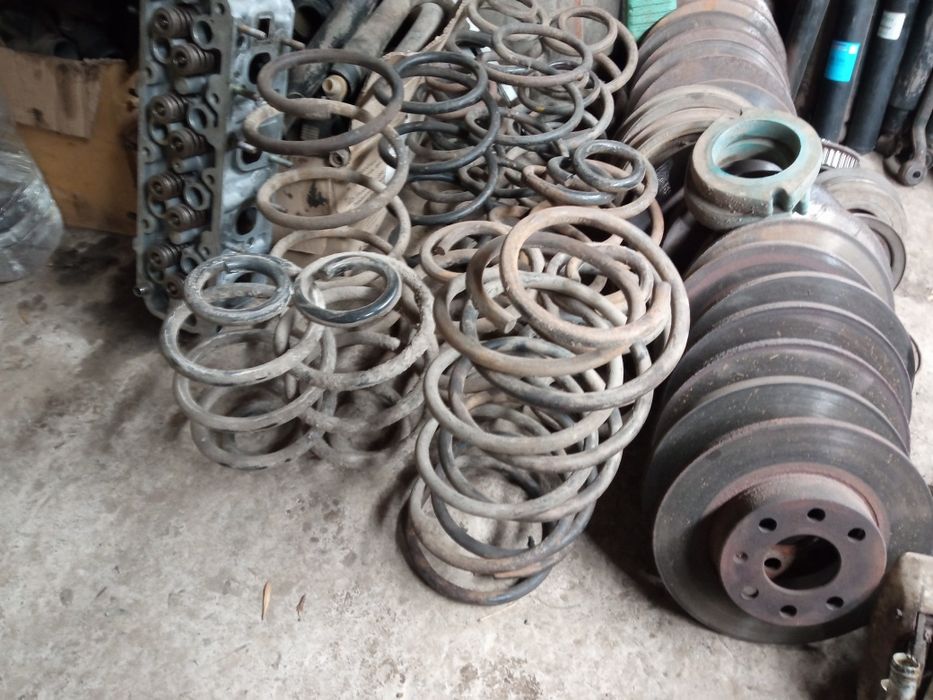 Пружини амортизатори Опель Вектра А Кадет Астра Ф Аскона Корса