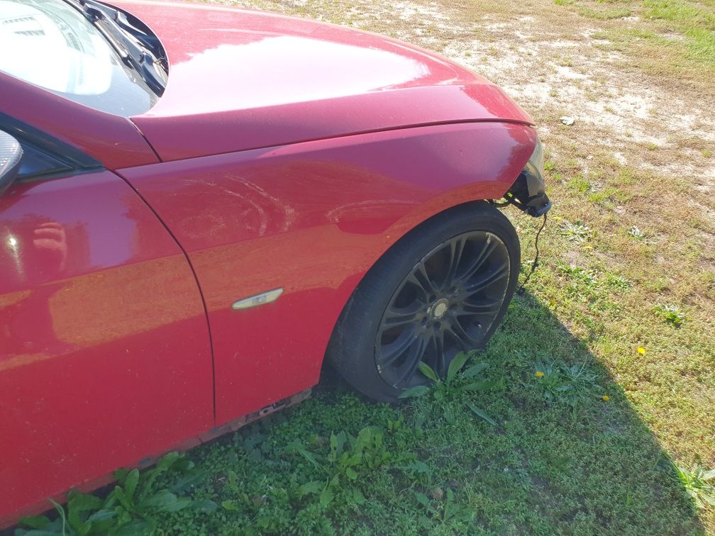 Błotnik prawy BMW 3 E92 E93 kolor Karmesinrot stan bdb!