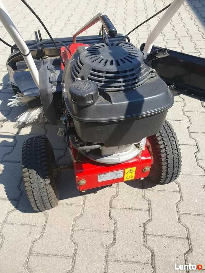 zamiatarka- odśnieżarka  Honda  GCV 135 4,5 KM