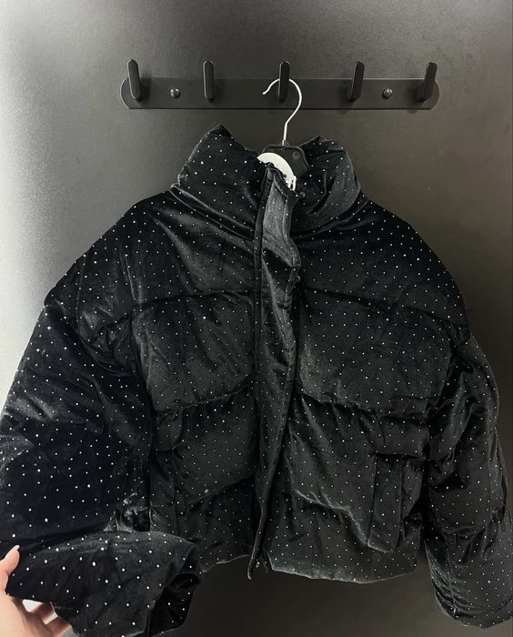 Велюрова куртка в стразах чорна оксамитова