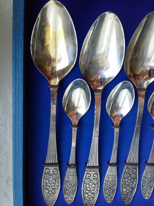 Посеребренный столовый набор из мельхиора