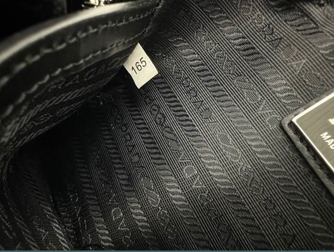 Сумка Prada Safiano оригінал