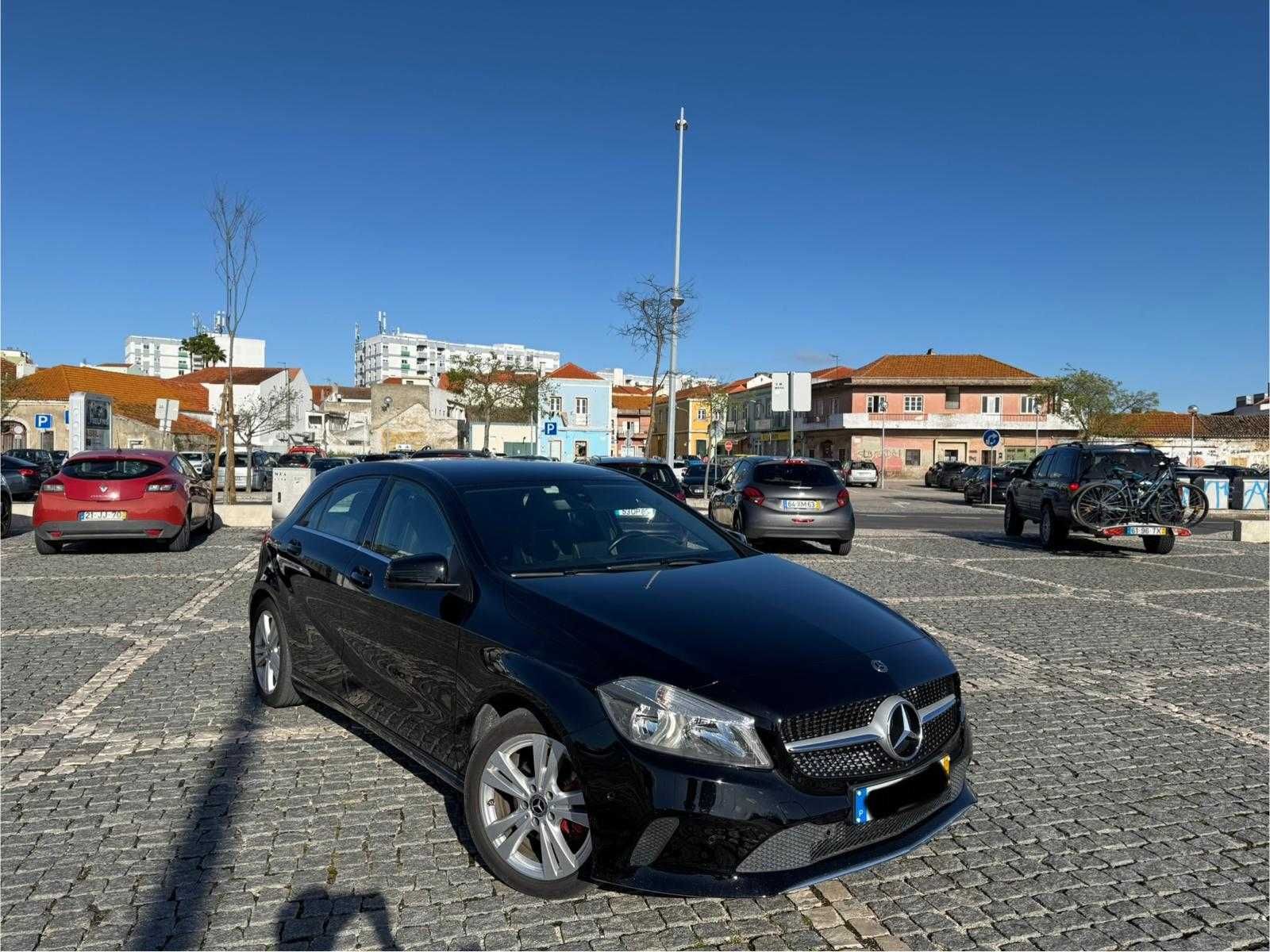 Mercedes-Benz A 180 URBAN - Poucos KM - IMACULADO