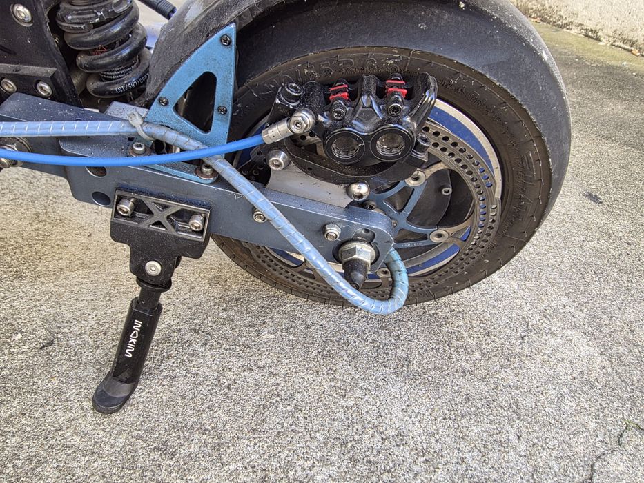 Vende se trotineta elétrica