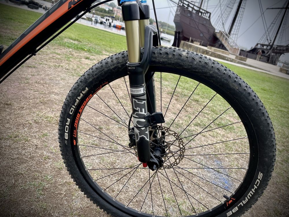Bicicleta KTM em Carbono para BTT