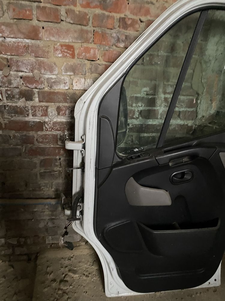 Передні двері Renault Master3