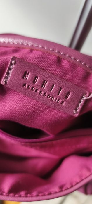 Fioletowa torebka na łańcuchu