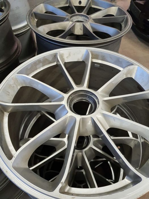 Ptostowanie felg aluminiowych - profesjonalne od 15 do 26 cali