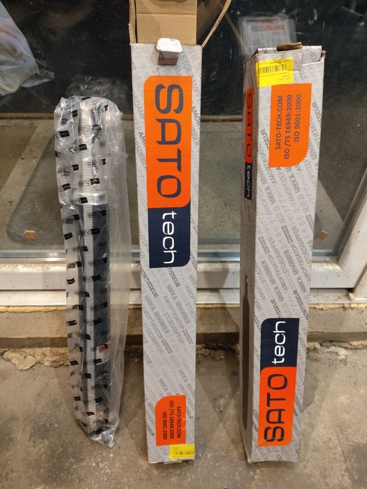 Амортизатори задні тойота ауріс 2010