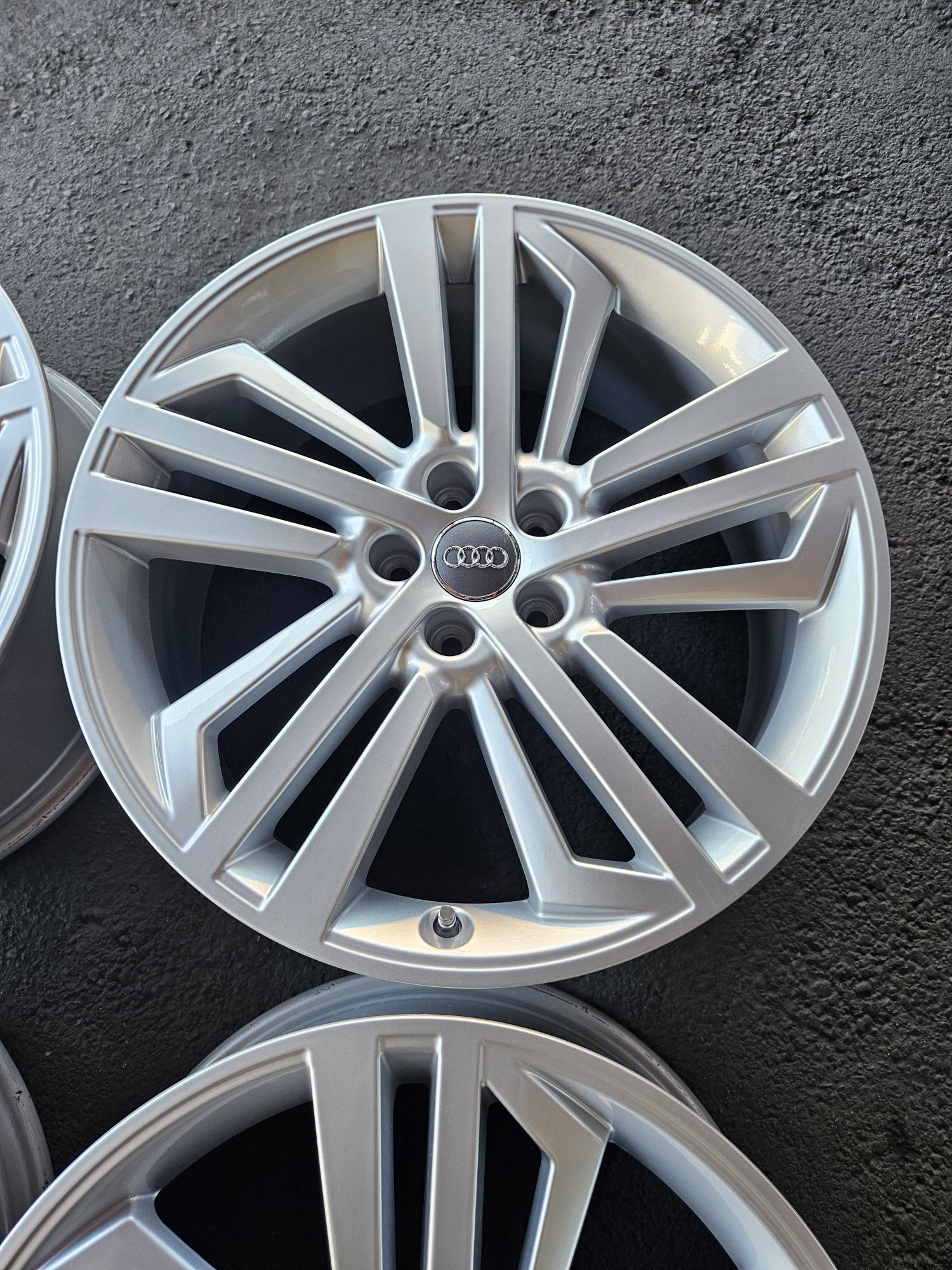 Alufelgi Felgi Audi Q5 S-Line 20 Cali 5x112 8J20 ET39