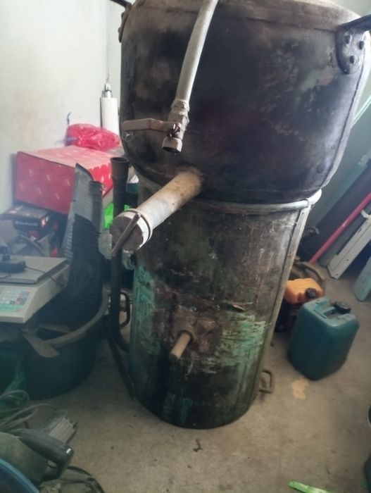 Vendo alambique muito as antigo com todos os acessórios