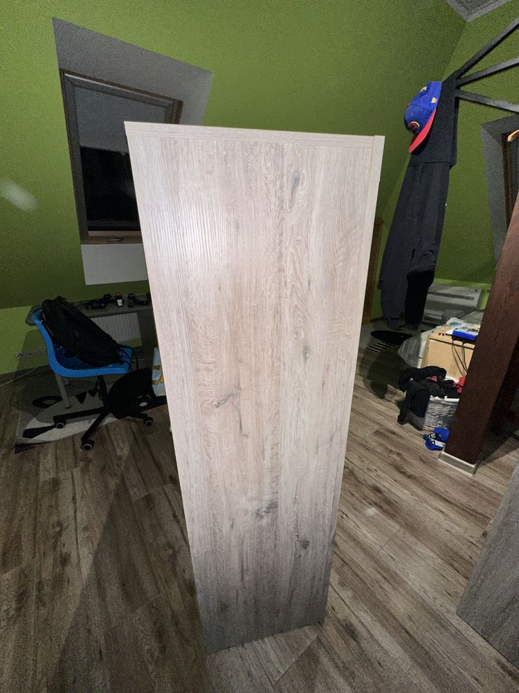 Szafki 66,5 × 138 × 40 cm – pojemne i w świetnym stanie!