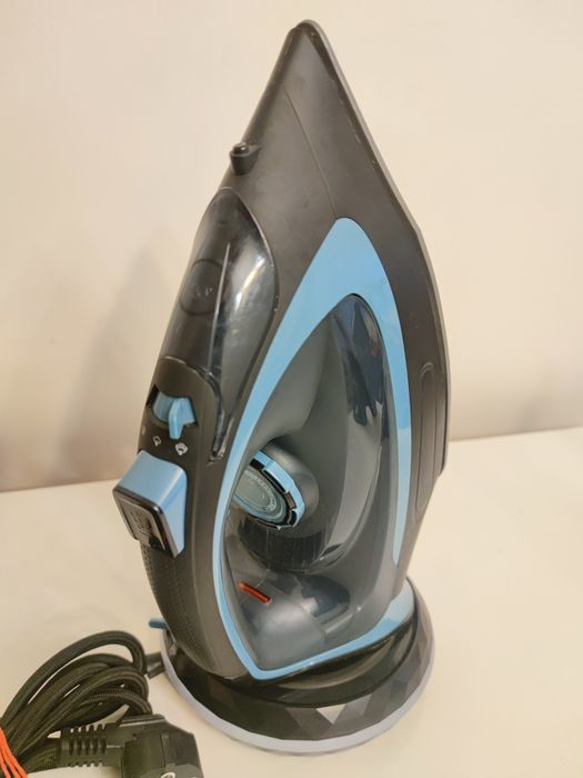 Żelazko parowe BEZPRZEWODOWE LED First Austria