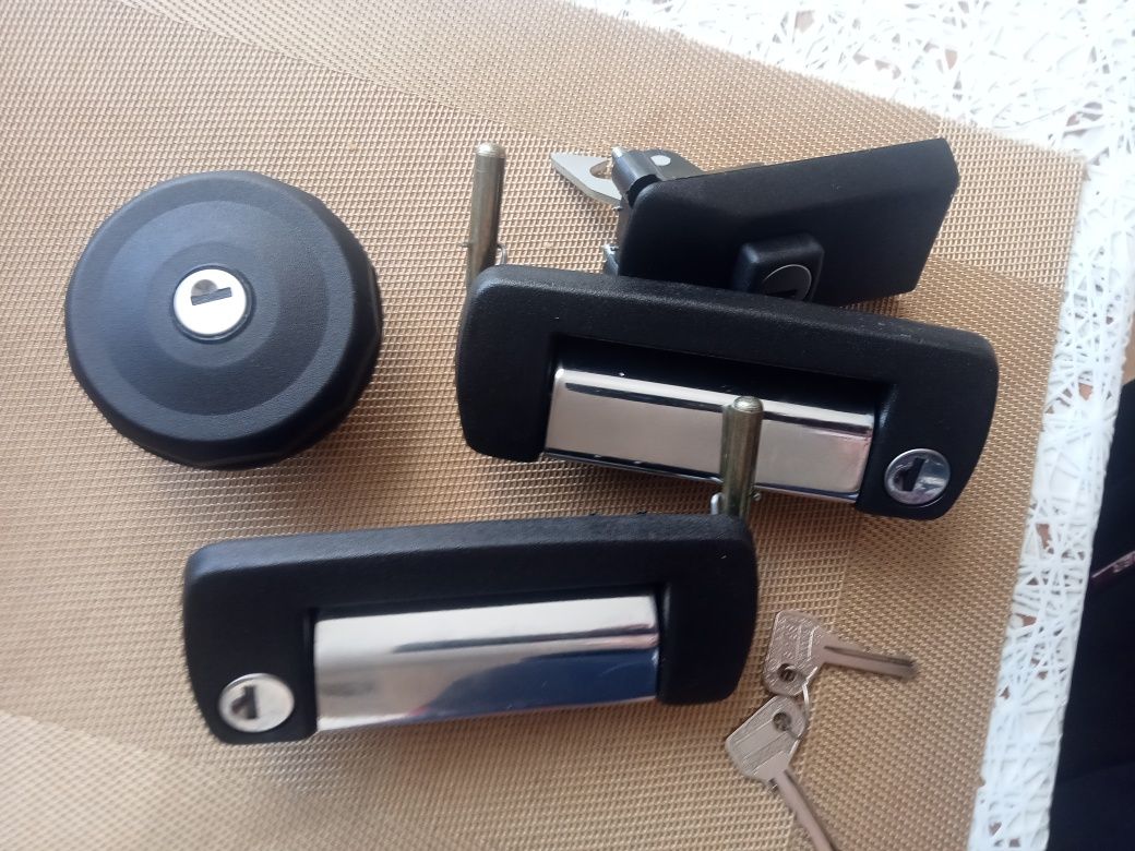 Fiat 126p ST FL, klamki zewnętrzne korek org Prl zamek kpl