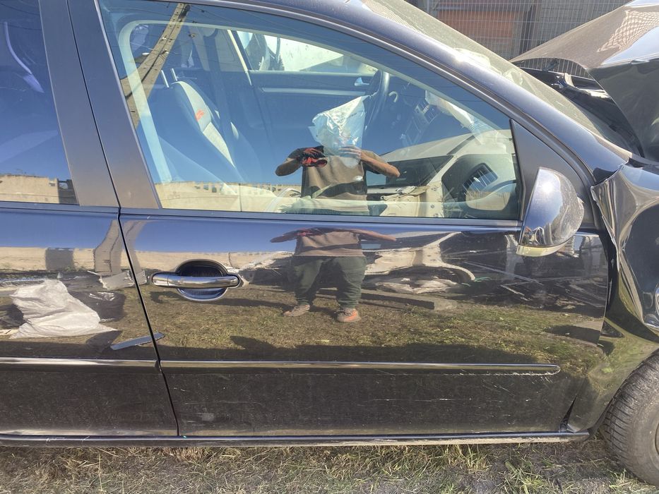 Volkswagen VW GOLF V LC9Z Czesci Caly Na Czesci Klapa Drzwi