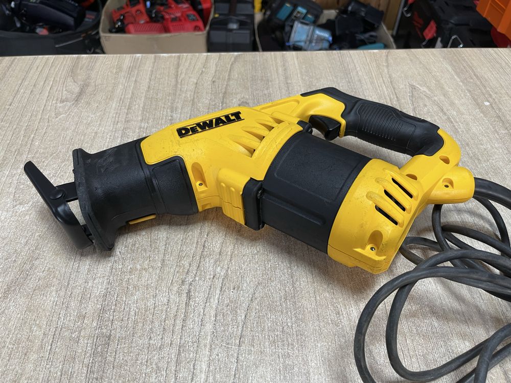Dewalt DWE357 / вживана мережева шабельна пила Девольт
