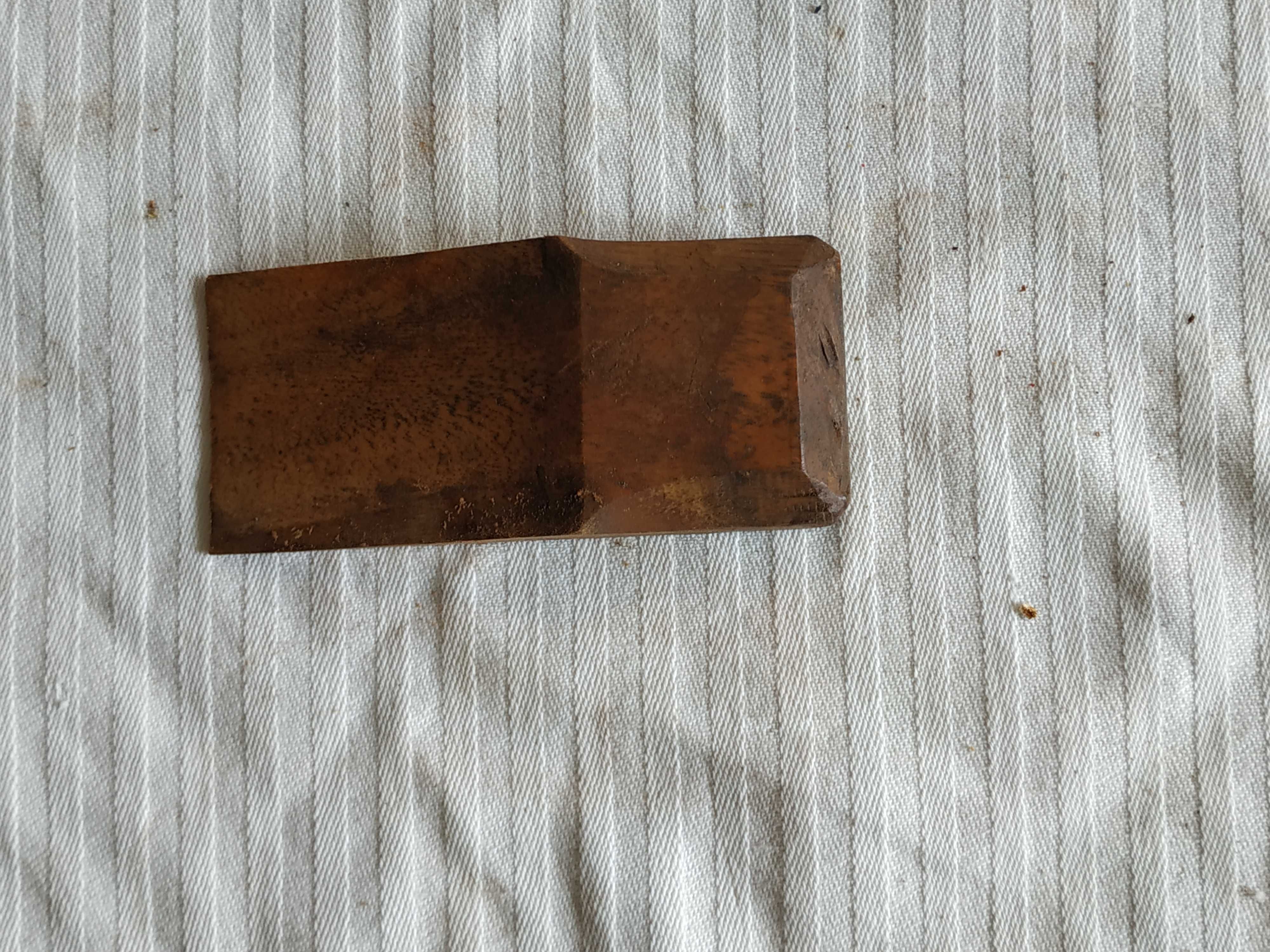 Plaina de mão antiga em madeira