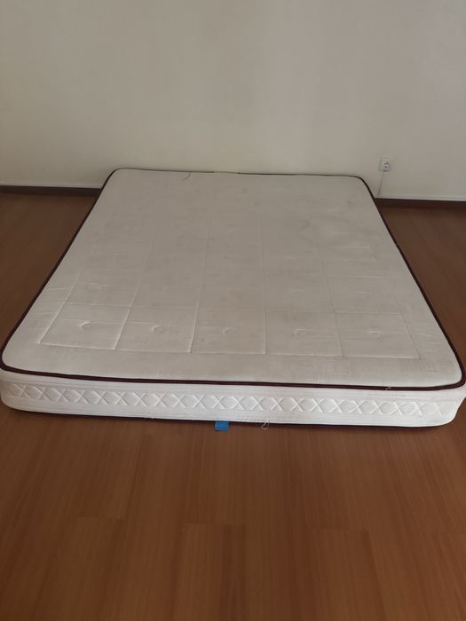 Colchão de cama de casal