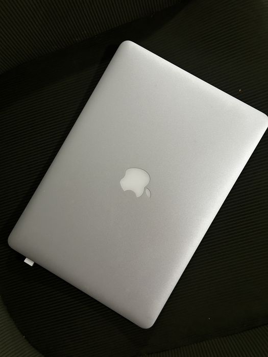 MacBook Air (13-inch, 2017)