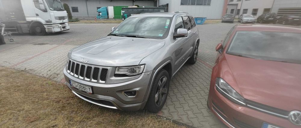 Jeep Grand Cherokee Overland bezwypadkowy max wers salon Polska fv vat