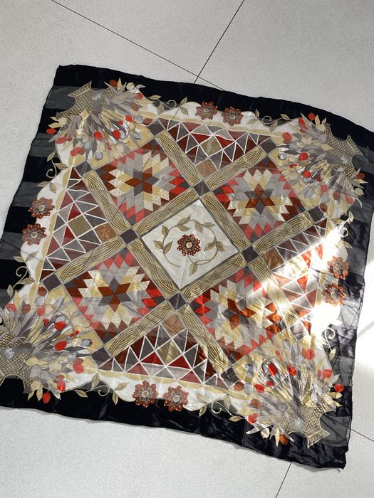 Chusta Valentino tulipany recznie rolowana 84 cm