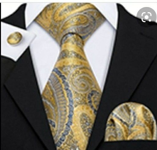 Набор галстук, запонки и платок золотого цвета