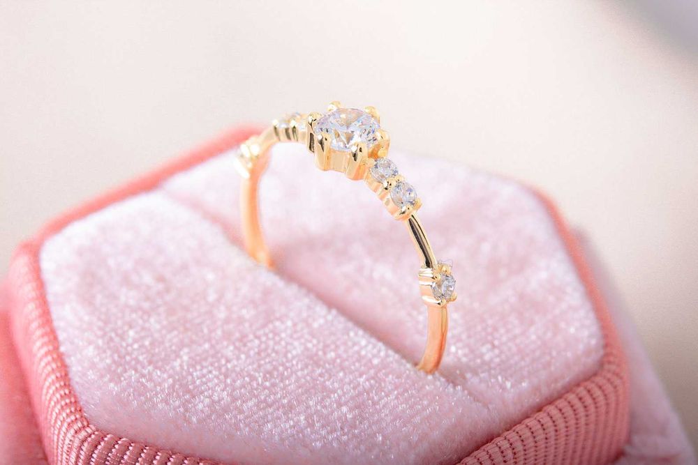 Кольцо из желтого золота с фианитами