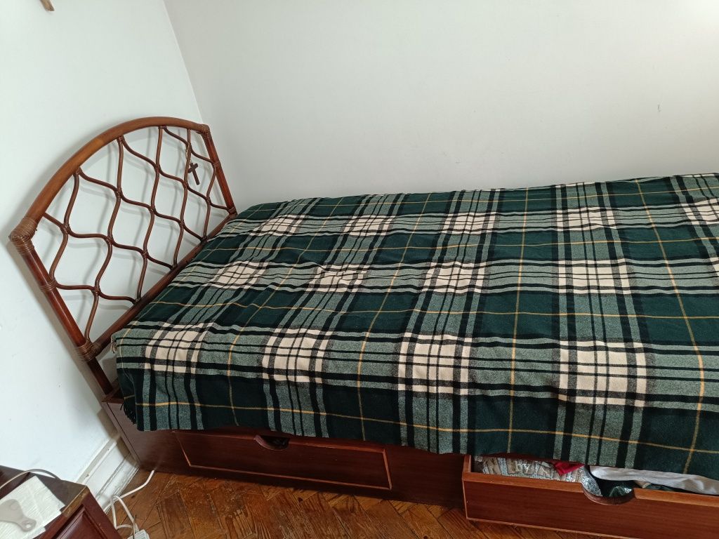 Cama corpo e meio com gavetas