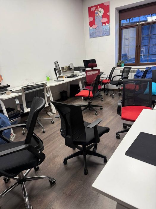 Крісла та стільці офісні та для відпочинку