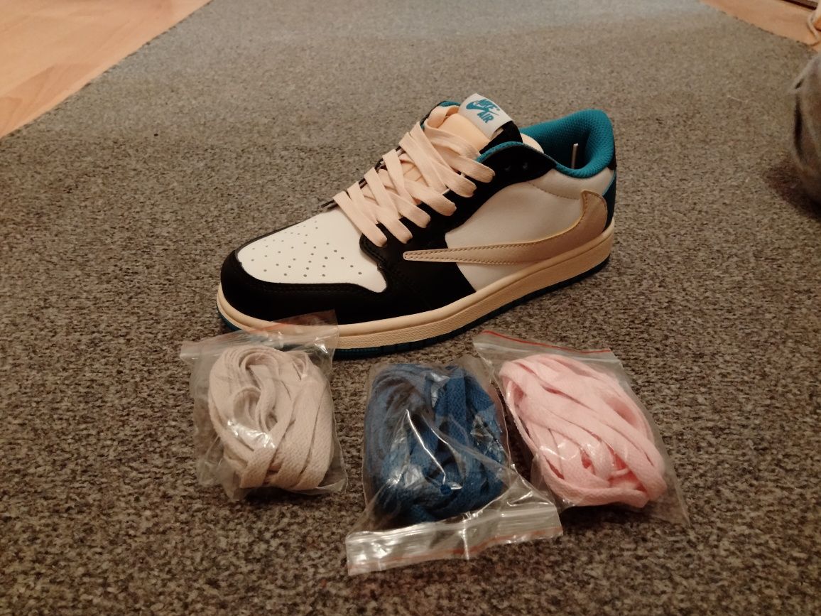 Jordan 1 low Travis Scott Fragment