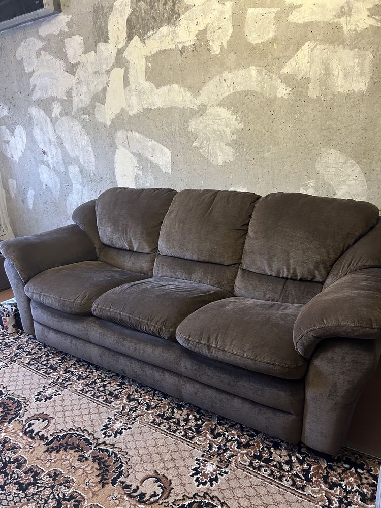 М‘який та зручний диван