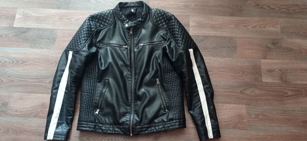 Куртка кожанная,черная с белыми вставками