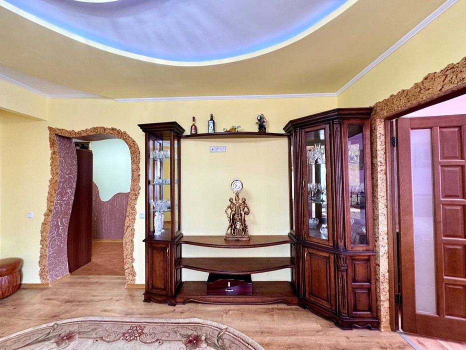 3-кімнатна квартира з РЕМОНТОМ біля парку