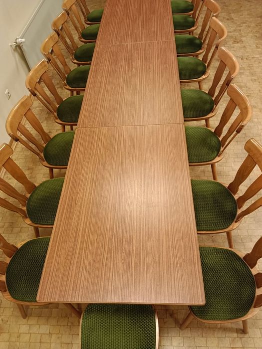 Stoły i krzesła drewniane